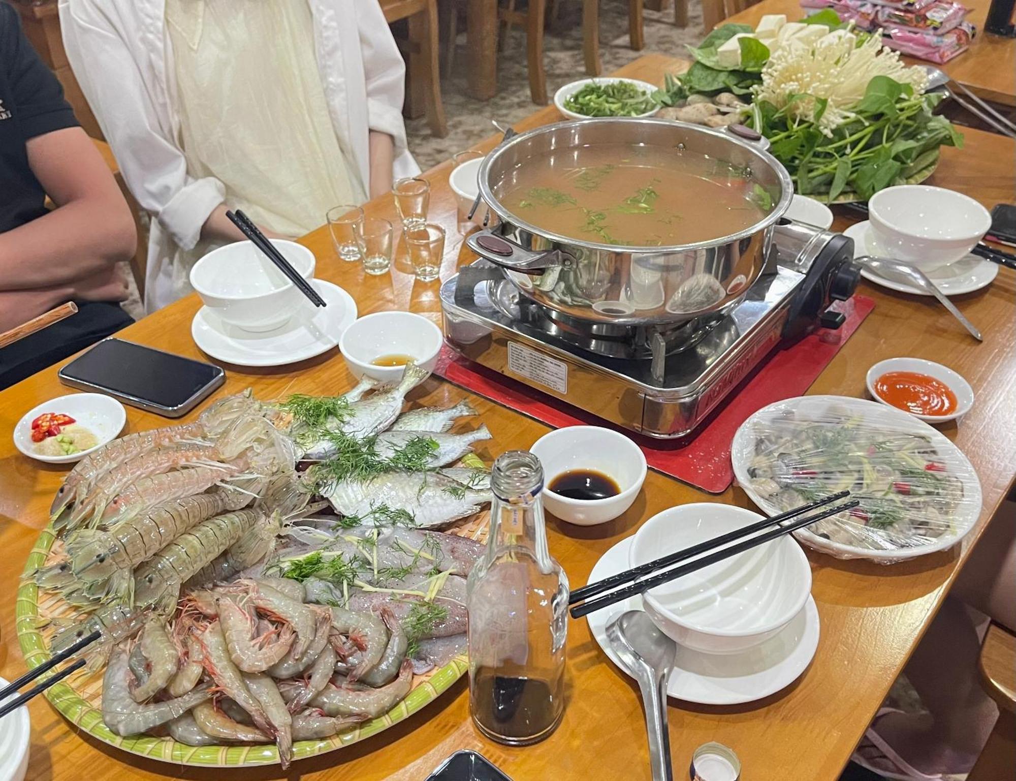 Phuong Dong Hotel Dong Khe Sau Экстерьер фото