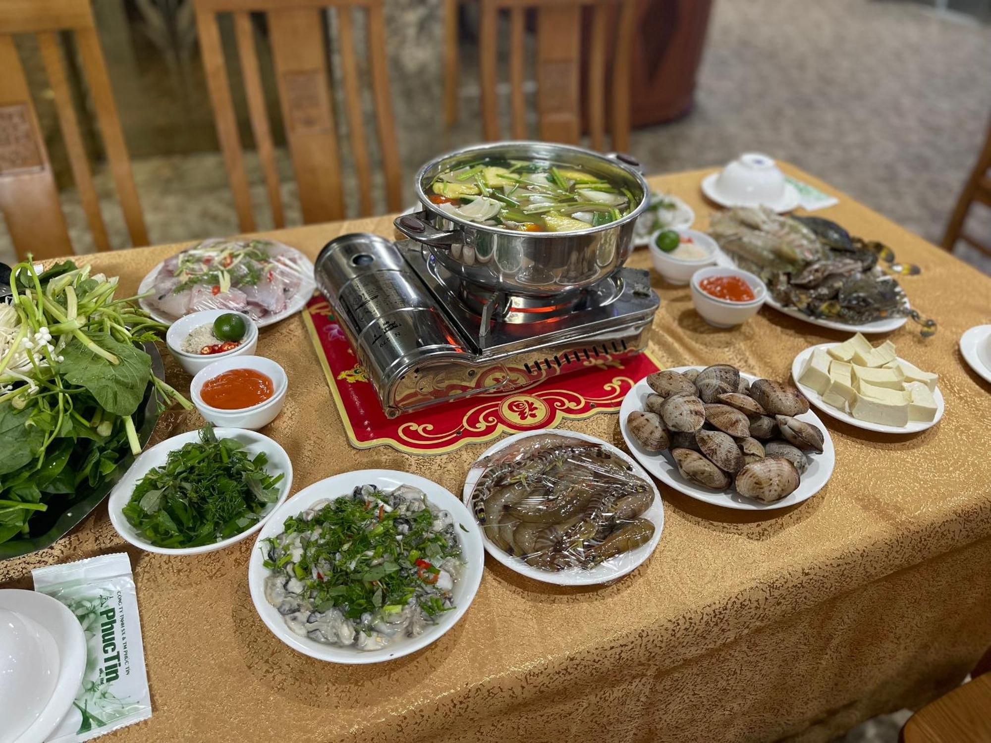 Phuong Dong Hotel Dong Khe Sau Экстерьер фото