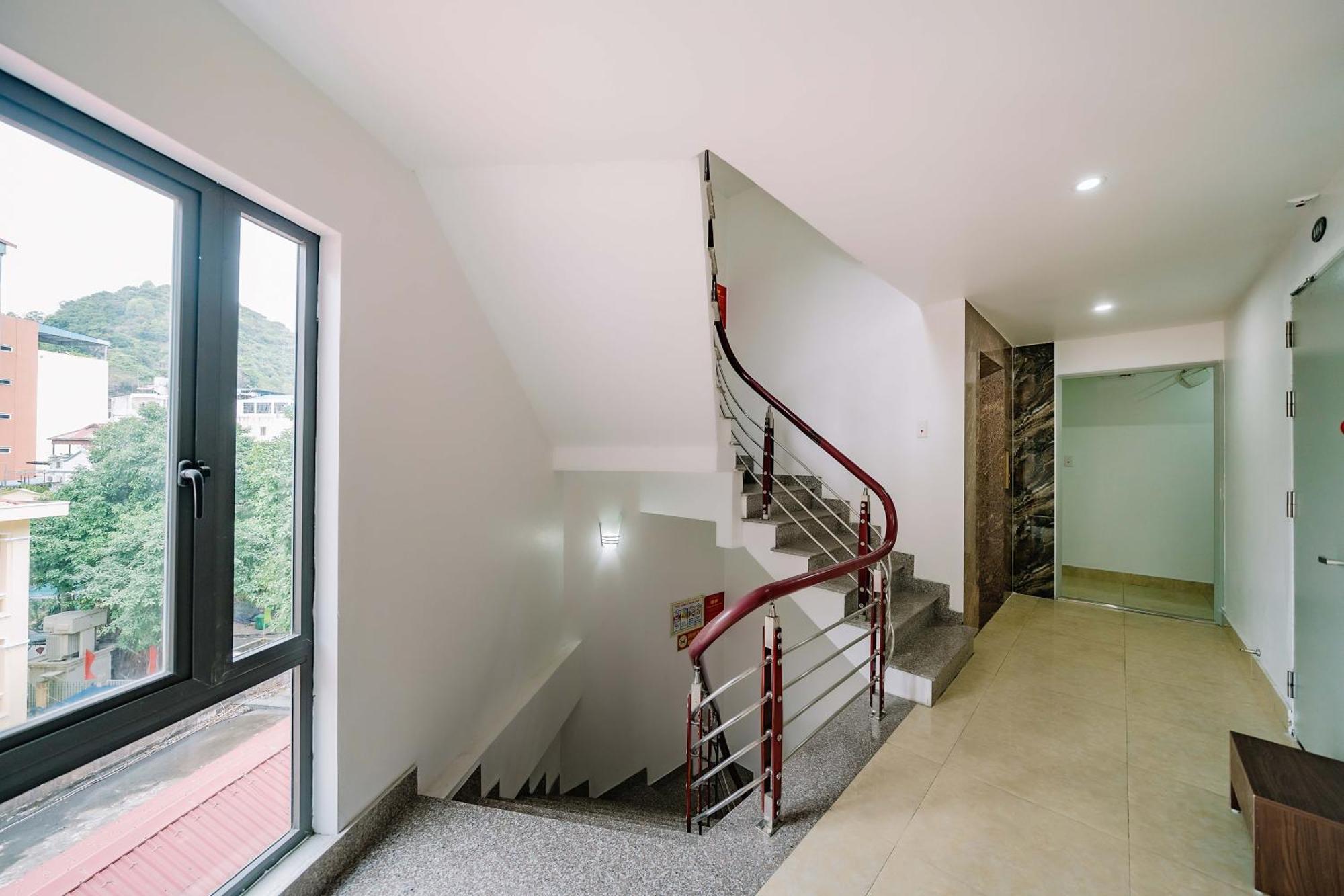 Phuong Dong Hotel Dong Khe Sau Экстерьер фото