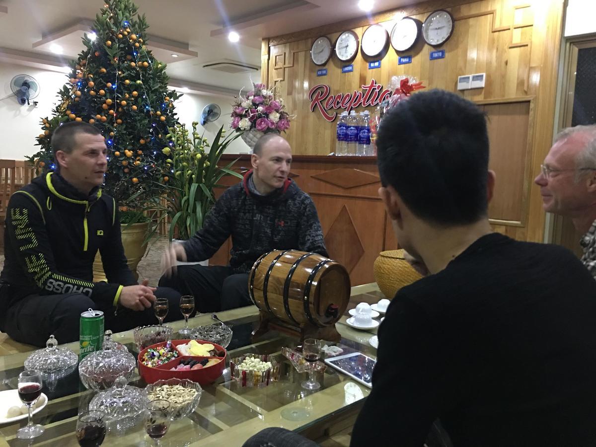 Phuong Dong Hotel Dong Khe Sau Экстерьер фото